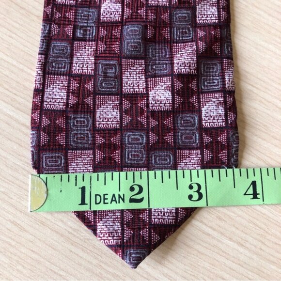 💕2/$30💕Charier Collection 100% Silk Patterned Tie - Picture 4 of 4